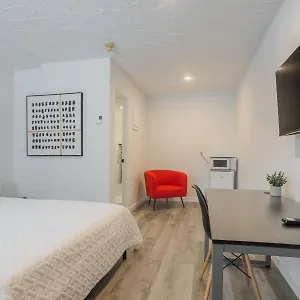  Motel Champlain Canada