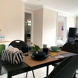 Perfect Location - Tidy & Comfy 5 Mins To Skytrain & Restaurant & Banks, 2 Stops To Metrotown, 5 Stops To Downtown Vancouver